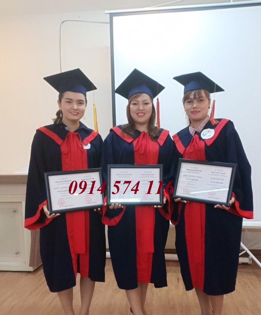 le phuc tốt nghiep hcm
